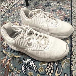 Brooks size 8.5 WIDE white Addiction Walker sneakers
Lightly used